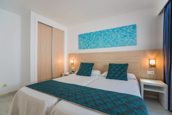 Aparthotel Holiday Centre in Santa Ponsa - Rooms